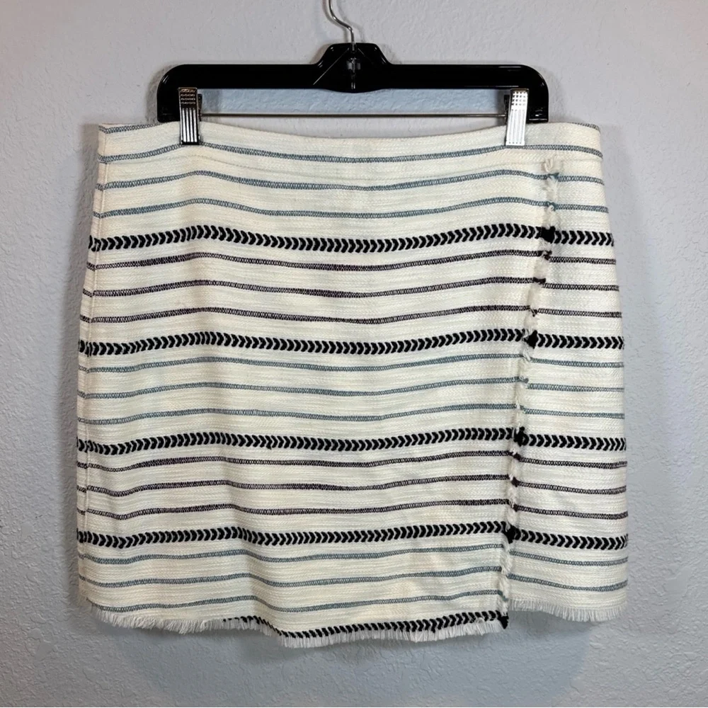 LOFT Womens Ivory Striped Tweed Frayed Wrap Mini Skirt Size 14 Chevron Pattern - Picture 1 of 10